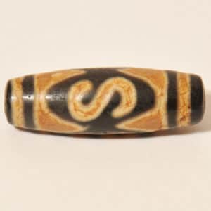 Бусина дзи крючок, клык