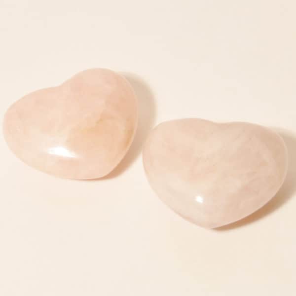 Розовый кварц в форме сердца