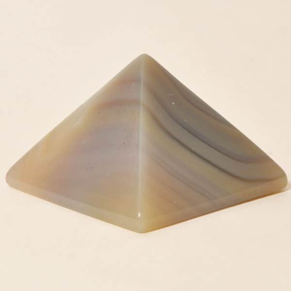Пирамида из агата