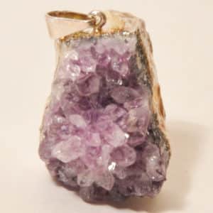 аметист в кулоне