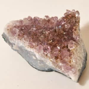 Аметистовая друза сиреневая