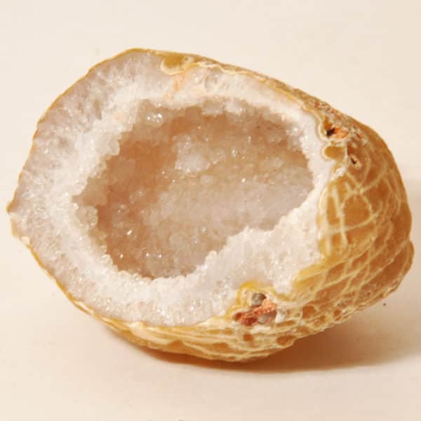 Агатовая жеода белая