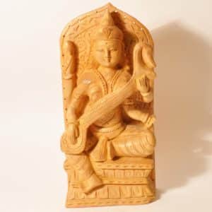деревянная статуэтка Сарасвати