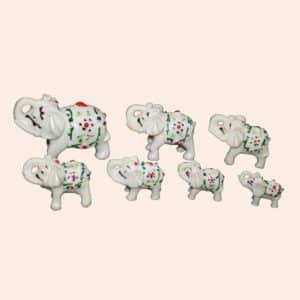 Семь фарфоровых слоников