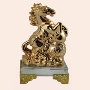 Конь с горлянкой