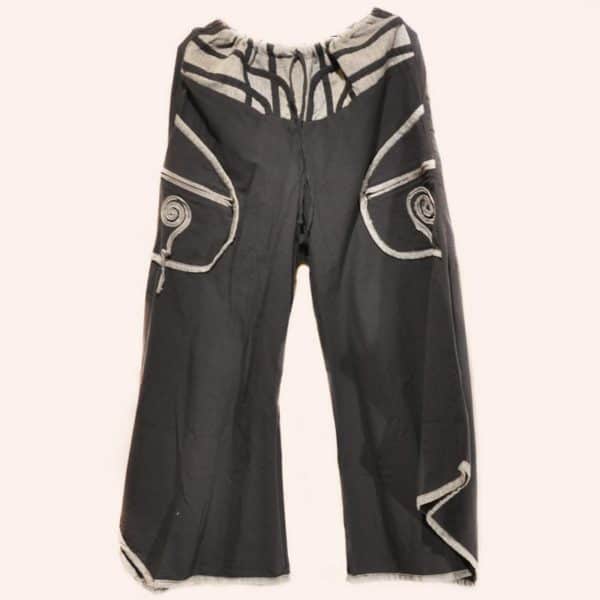 Чёрные брюки клеш