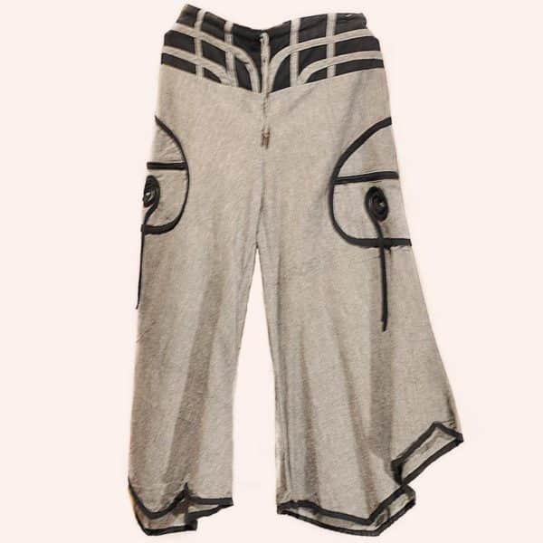 Серые брюки клеш