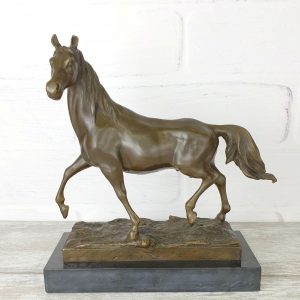 Конь из бронзы Конь из бронзы