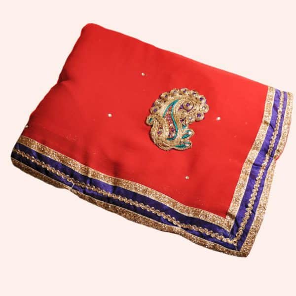 Сари Сапфир на красном