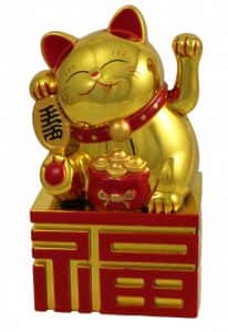 манеки неко на сундуке с деньгами манеки неко на сундуке с деньгами