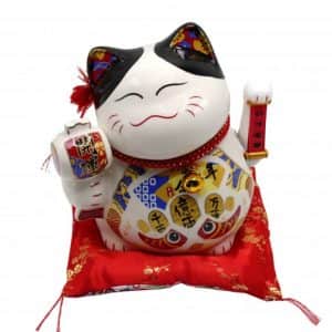 манеки неко с малитвенным барабаном