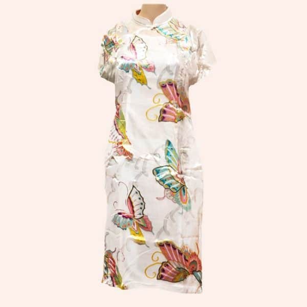 Белое ципао с бабочками