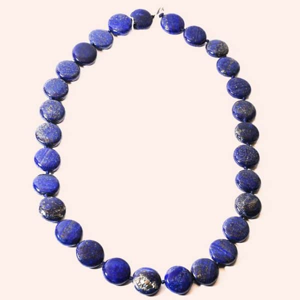 Бусы из темного лазурита