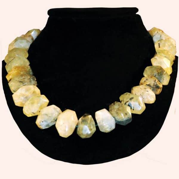 Бусы из хризопраза