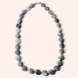 Бусы из лабрадора