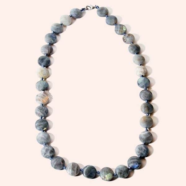 Бусы из лабрадора