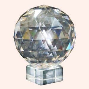 Кристалл Фен Шуй 8 см на подставке Кристалл Фен Шуй 8 см на подставке