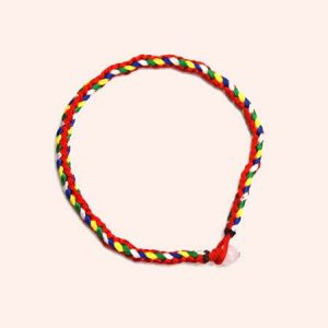 Красная нить на запястье