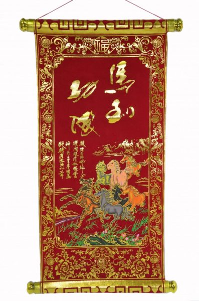 красное панно лошади