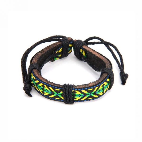 Кожаный браслет с орнаментом