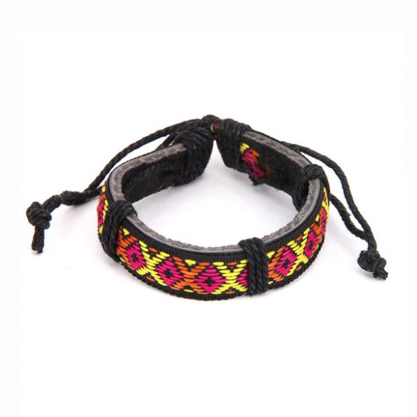 Браслет из кожи с орнаментом