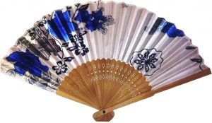Веер бамбуковый с синими цветами Веер бамбуковый с синими цветами