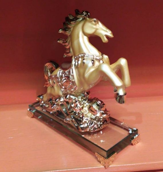 Конь рисунок 2