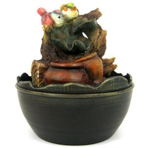 Домашний фонтан с птицами