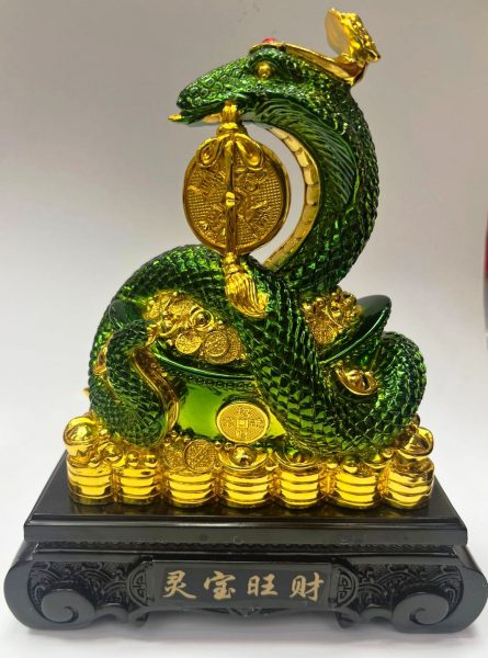 Кобра на денежных слитках