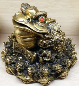 Трёхлапая жаба из бронзы