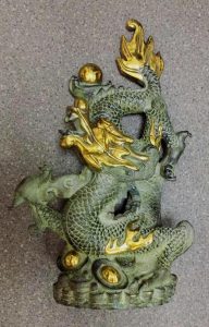 Бронзовый дракон с жемчужиной