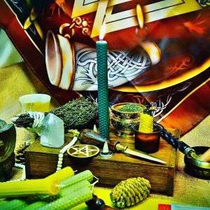 Свеча из вощины Денежная