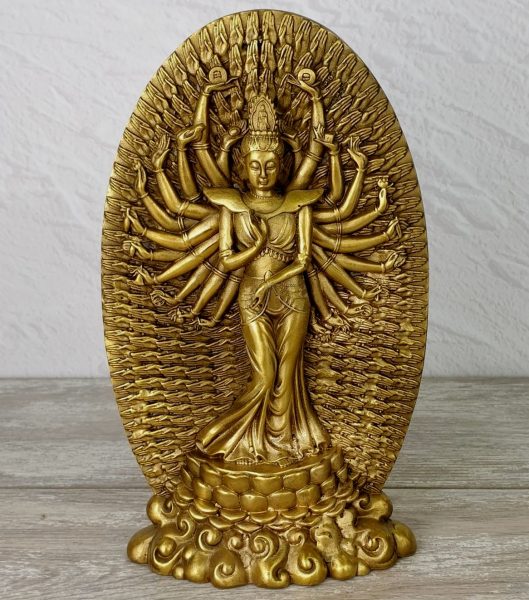 Богиня Гуань Инь многорукая