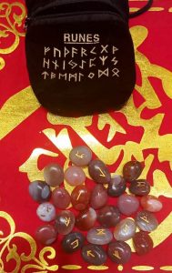 Руны из халцедона Руны из халцедона