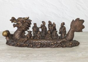 Восемь Богов в лодке Дракона