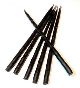 Черная восковая свеча