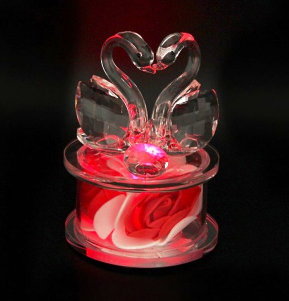 Пара хрустальных лебедей на вращающейся подставке (3)